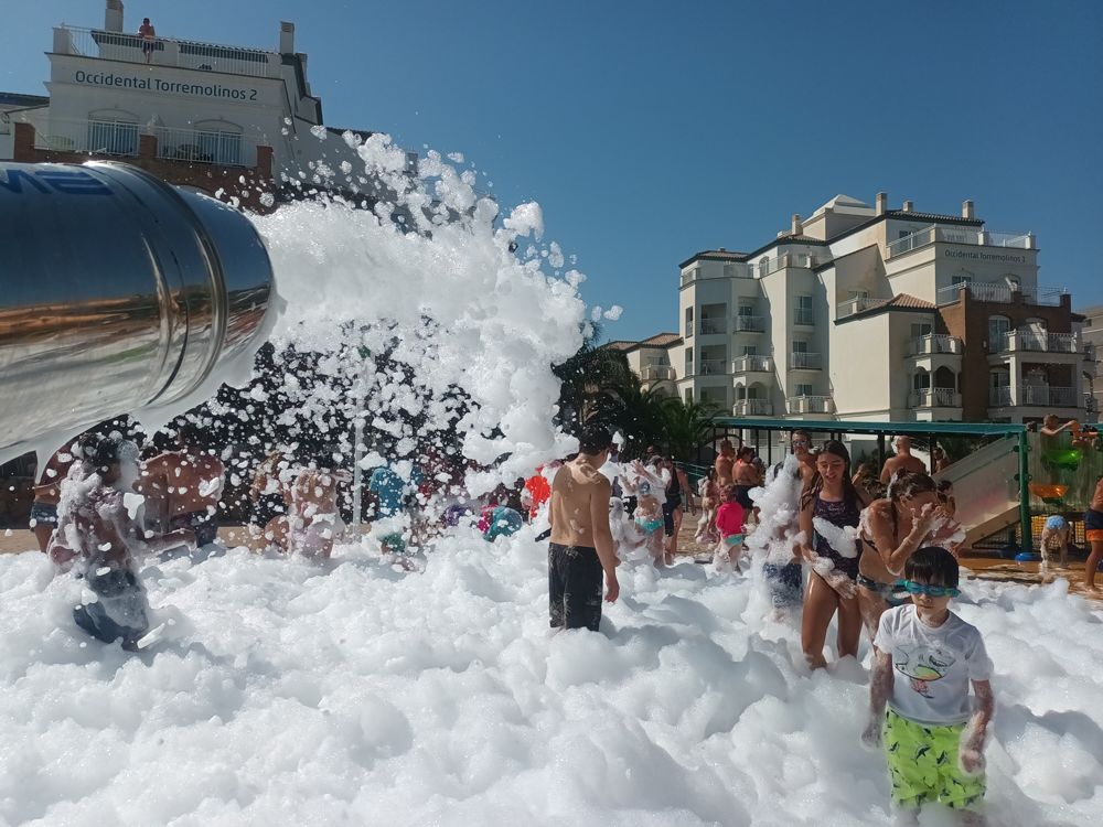 Diversión en fiesta de espuma en Málaga